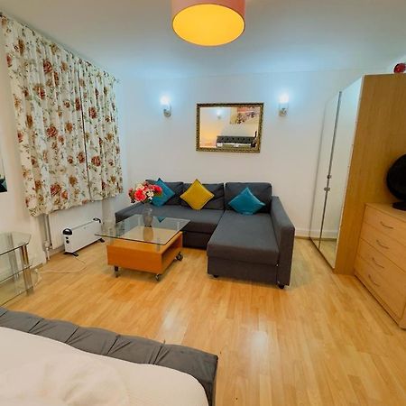 Bright Budget Studio Apartment In Central Londres Exterior foto