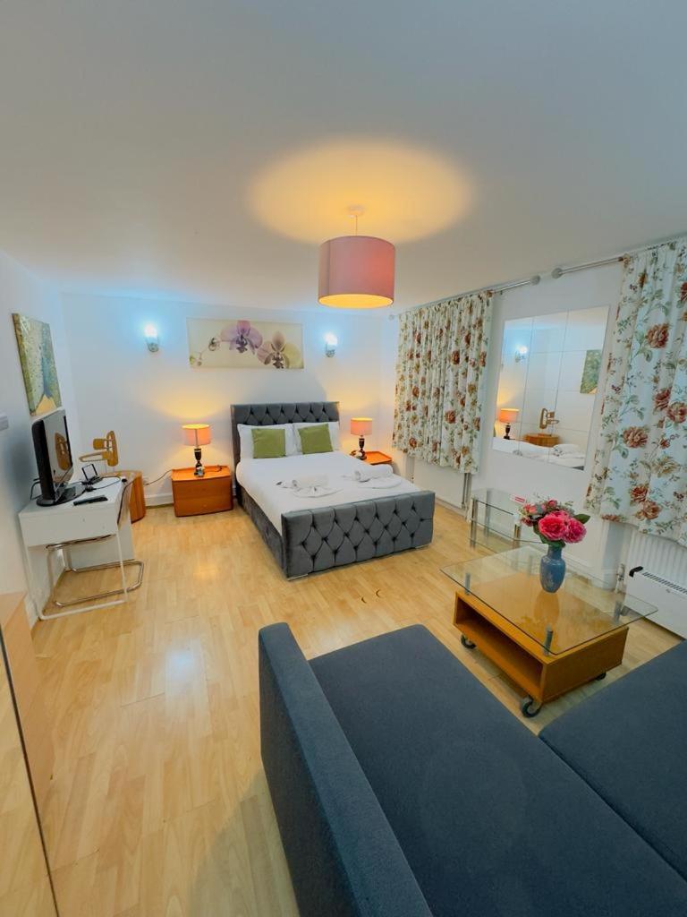 Bright Budget Studio Apartment In Central Londres Exterior foto